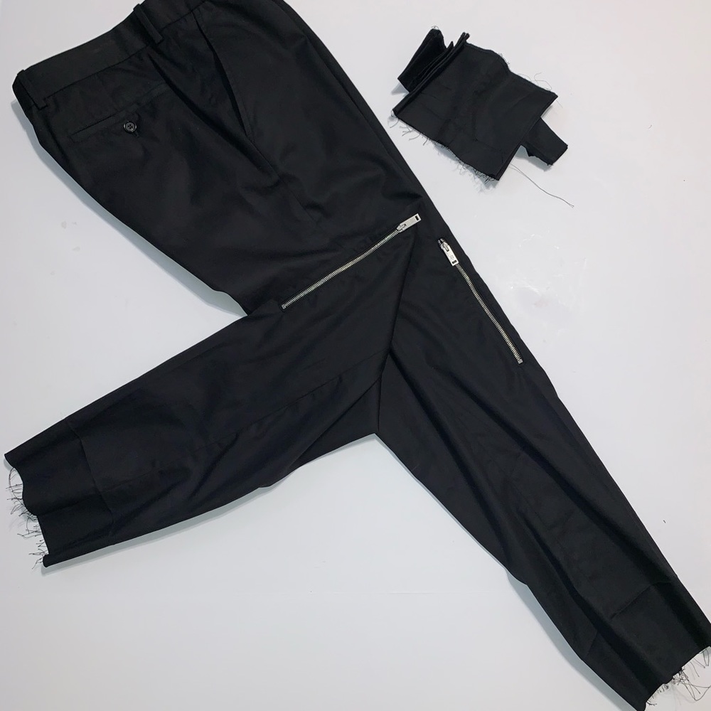 ALEXANDER MCQUEEN
Pants with knee zippers